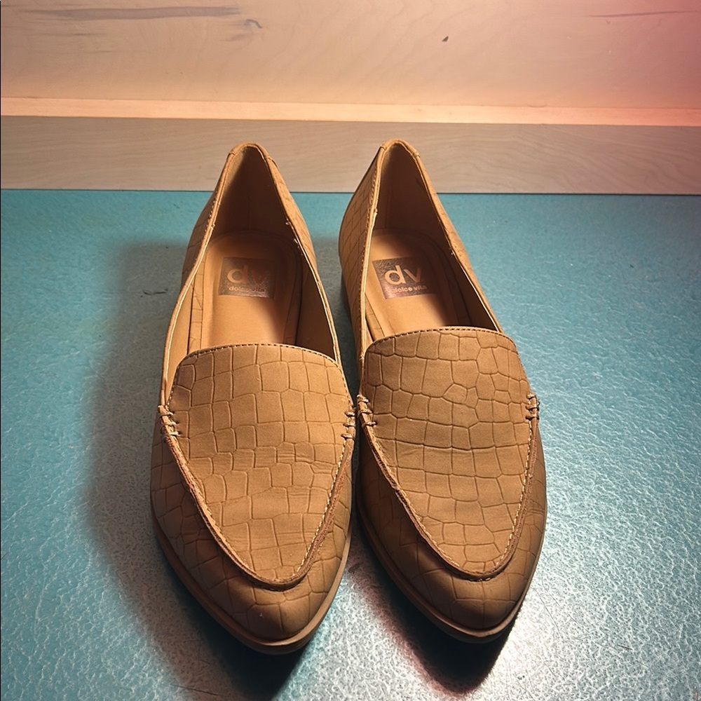 DV by Dolce Vita Women's Beige Loafers
